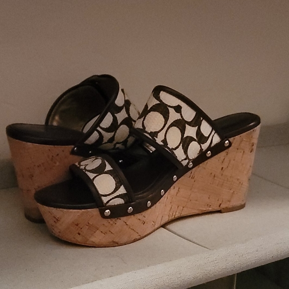 Coach - Picture 2 of 4